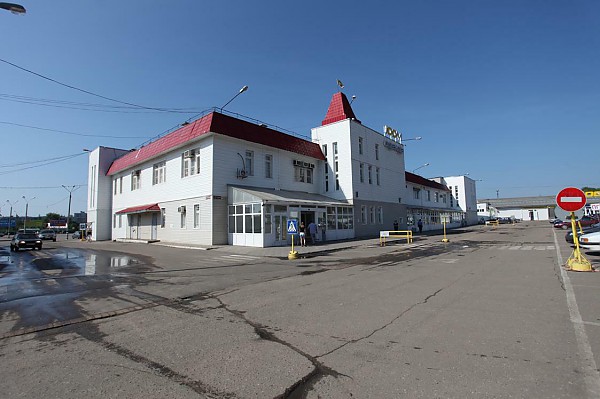 ТЦ Стометровка, 1 корпус
