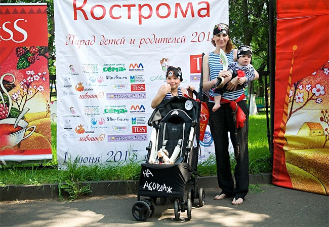 Парад колясок в Костроме