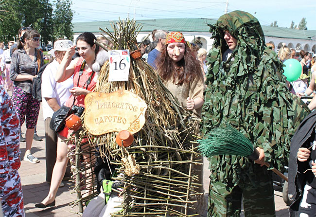 Парад колясок в Костроме