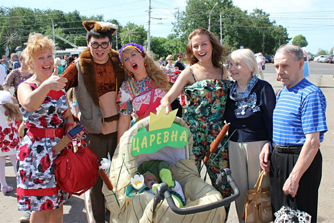 Парад колясок в Костроме
