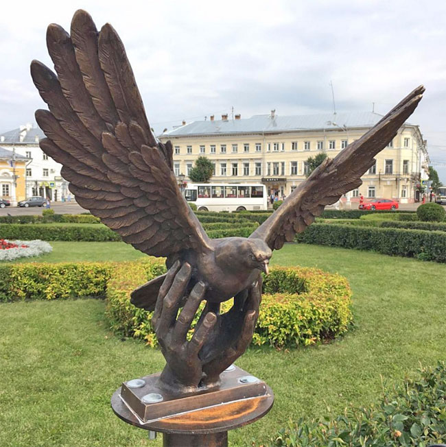 памятник голубь, кострома